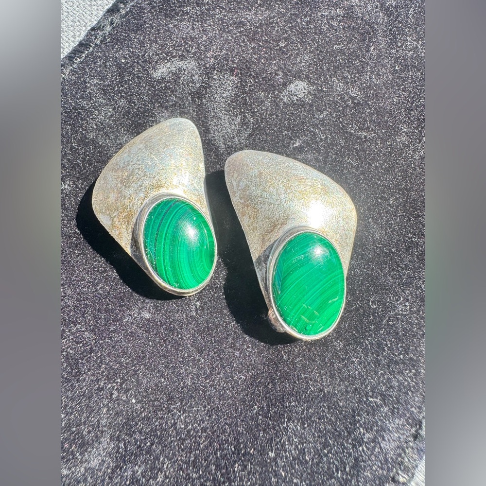 Signed MJ Native American Sterling Round Malachite Ladies Free Form Earrings